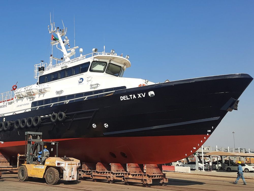 Crew boat Delta XV
